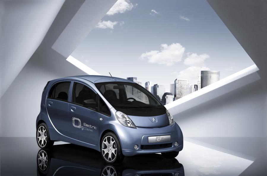  Peugeot iOn 2011 года  (фото 2 из 38)